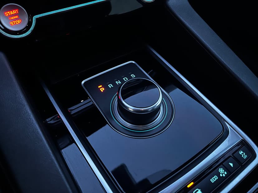 jaguar-f-pace-2016-31-17