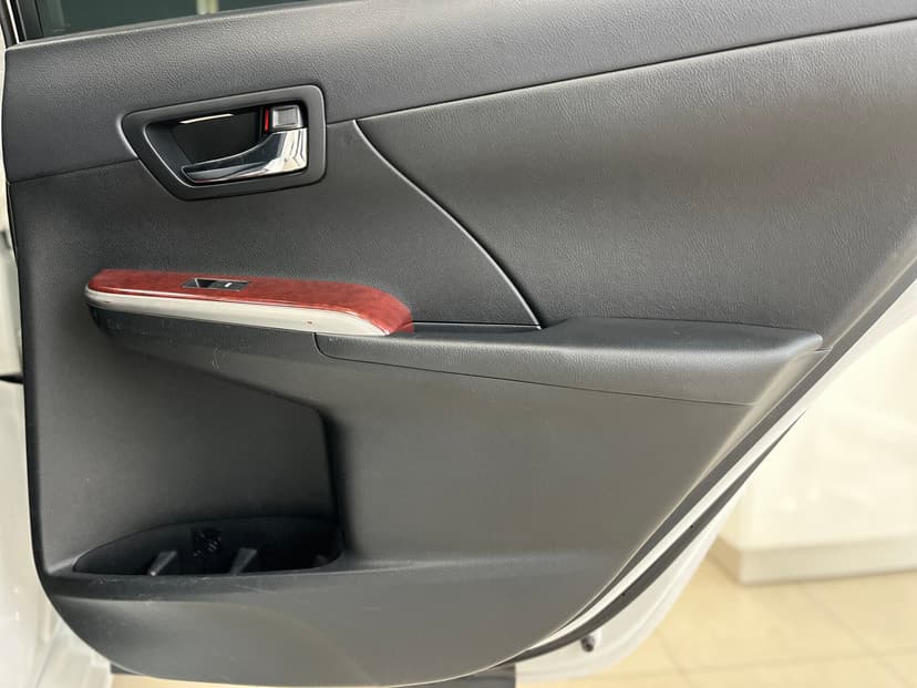 toyota-camry-2012-1224-28