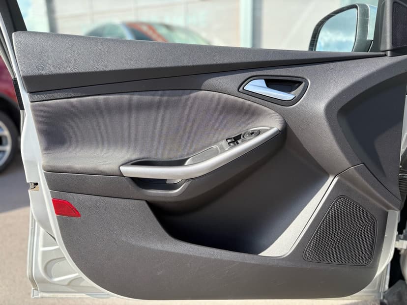 ford-focus-2013-111-24