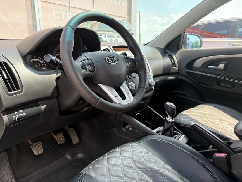 kia-ceed-2011-132-11