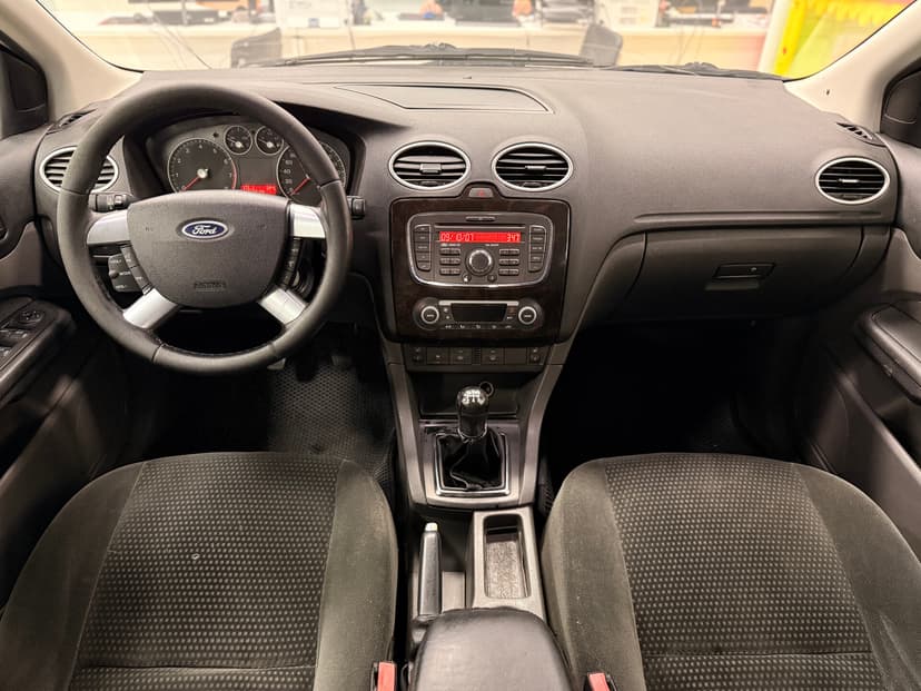 ford-focus-2007-789-10