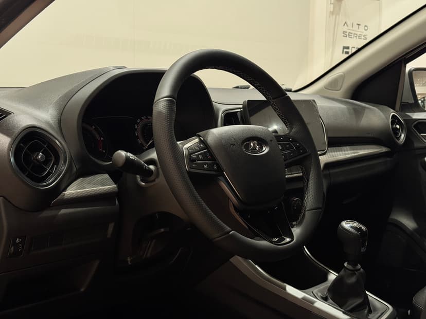 ваз (lada)-iskra-2025-988-13