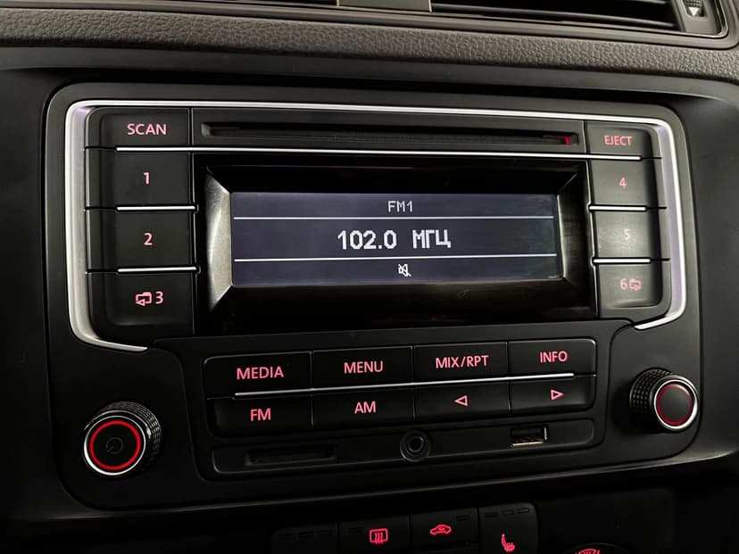 volkswagen-jetta-2015-390-12