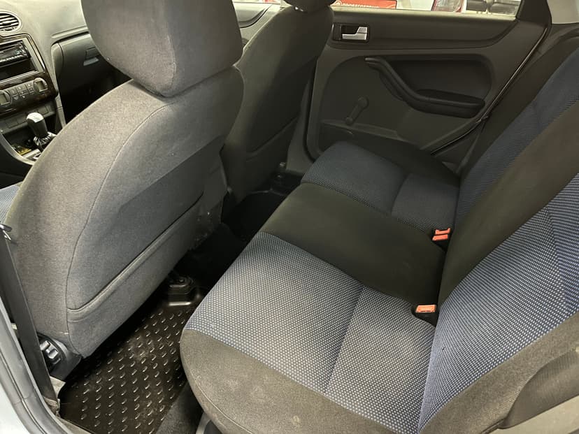 ford-focus-2006-669-15