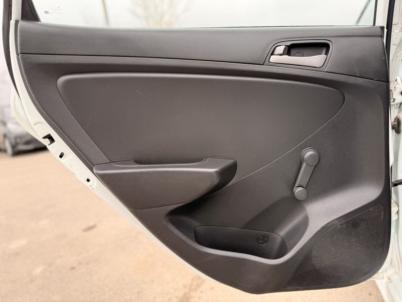 hyundai-solaris-2014-508-21