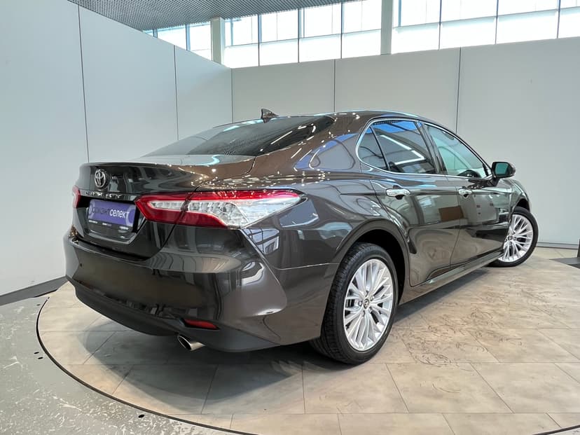toyota-camry-2019-939-6