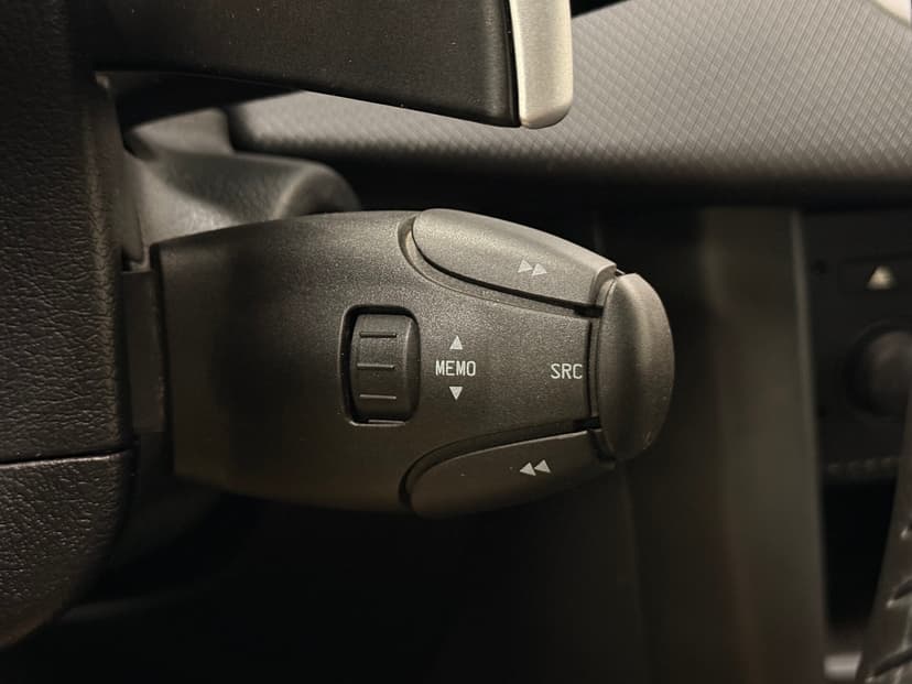 peugeot-207-2010-846-12