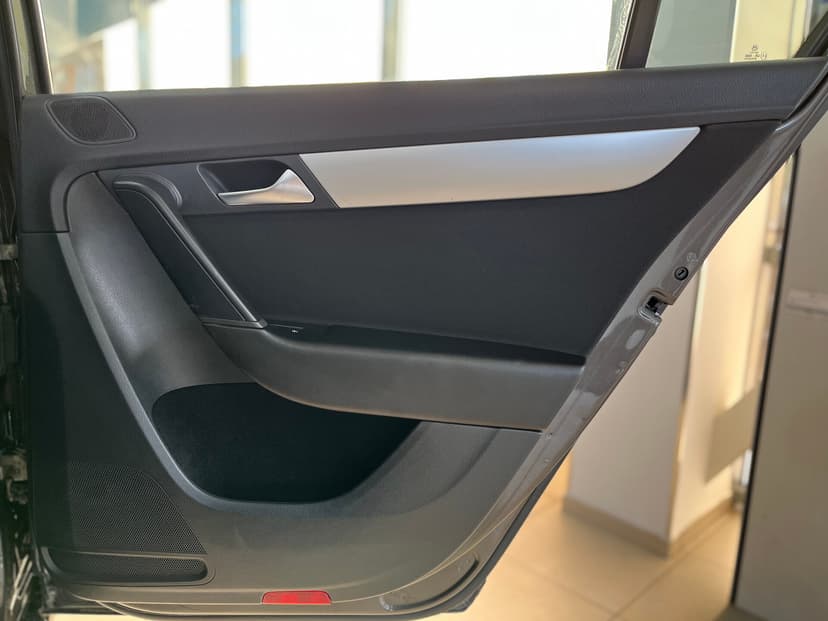 volkswagen-passat-2012-942-23