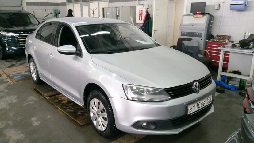 volkswagen-jetta-2014-1183-0