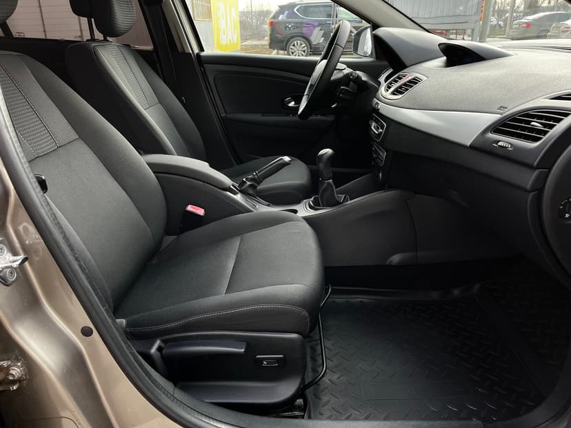 renault-fluence-2011-982-24