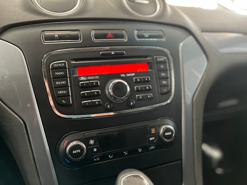 ford-mondeo-2012-1021-15