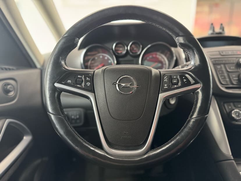 opel-zafira-2013-121-13