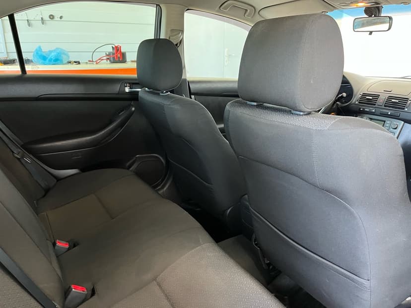 toyota-avensis-2008-125-23