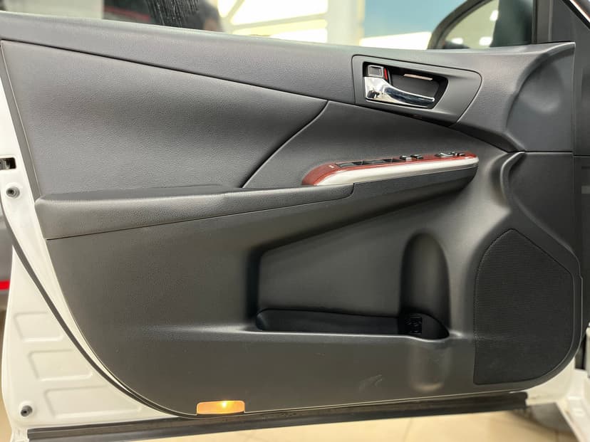 toyota-camry-2012-1224-23