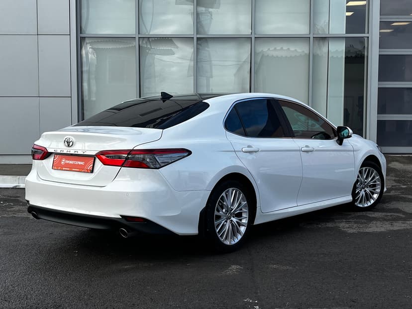 toyota-camry-2018-930-4