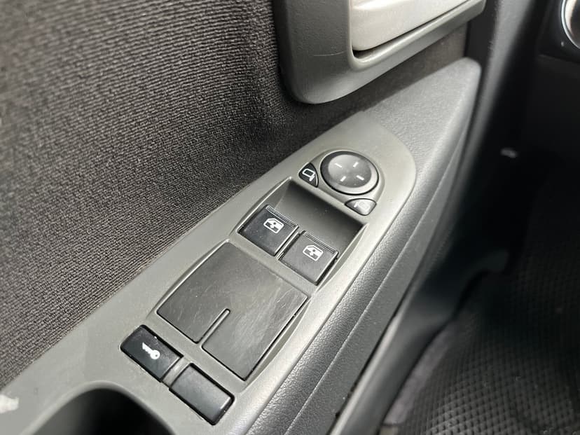 ваз (lada)-priora-2012-1030-17