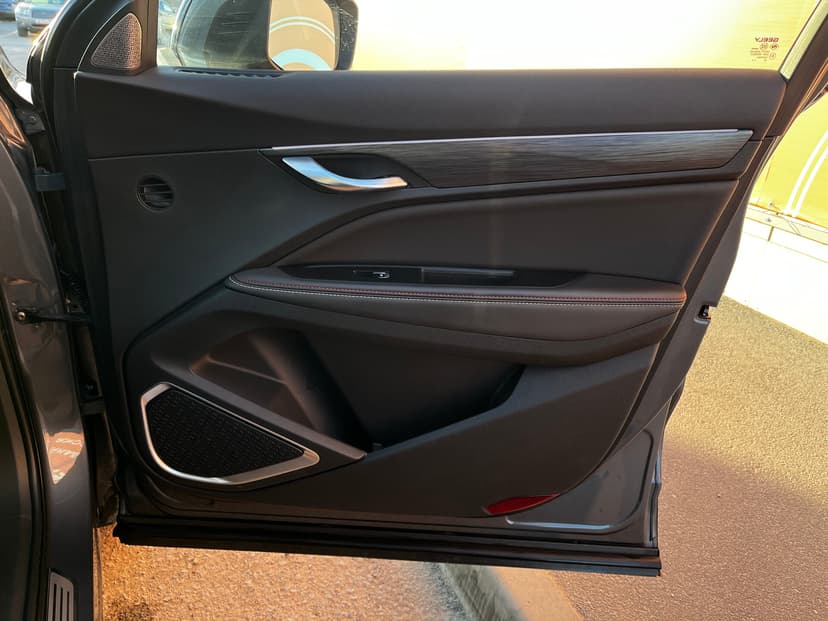 geely-tugella-2022-887-36