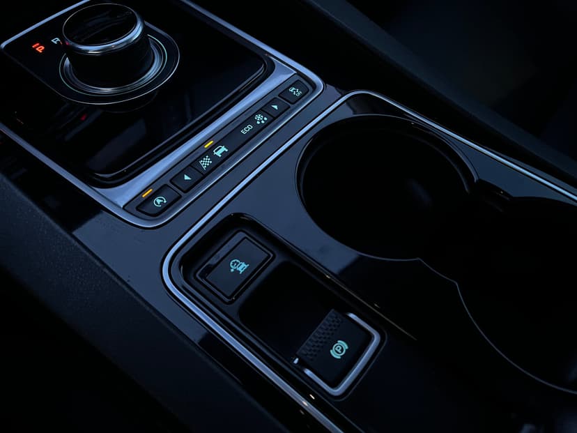 jaguar-f-pace-2016-31-18