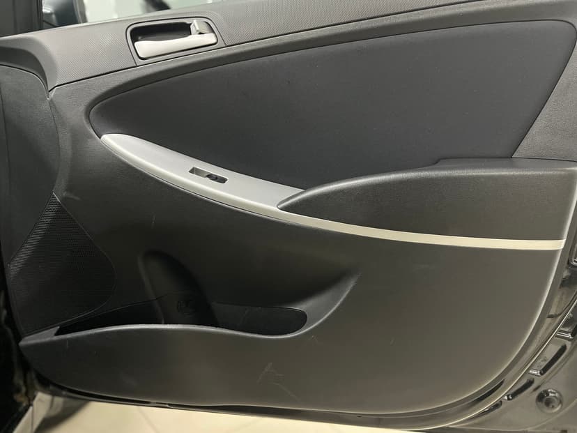 hyundai-solaris-2014-1019-23