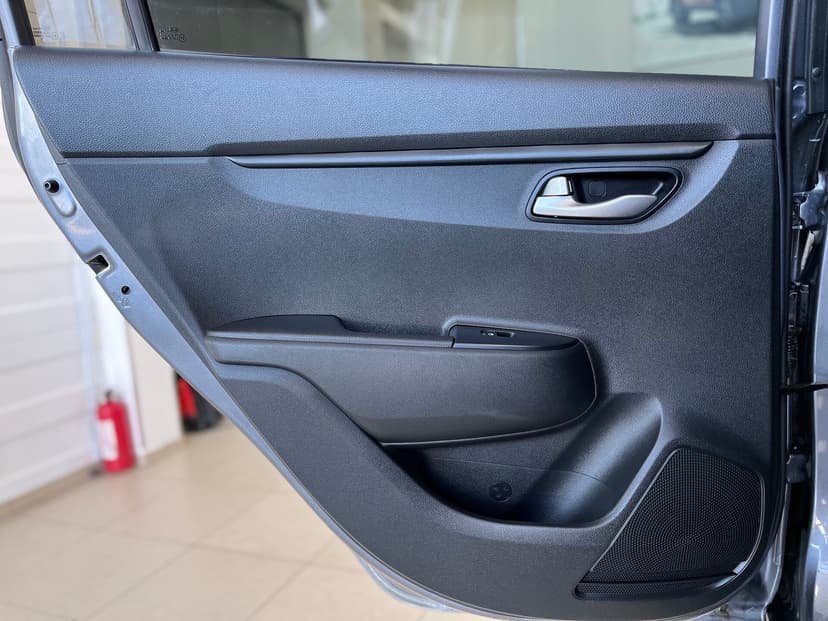 kia-rio x-line-2017-1219-28