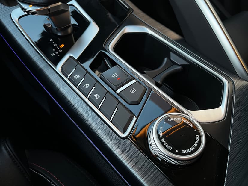 geely-tugella-2022-887-22