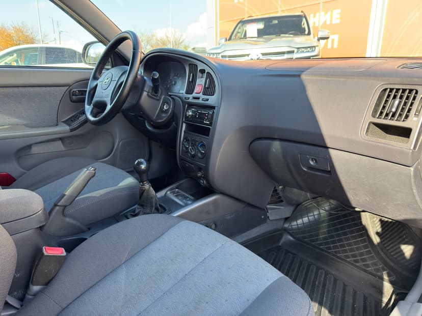 hyundai-elantra-2004-607-18