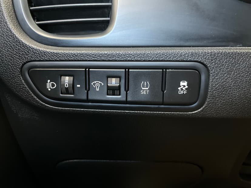 kia-rio x-line-2017-1219-20