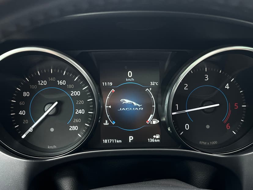 jaguar-f-pace-2016-31-18