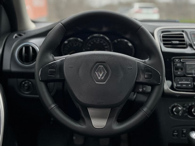 renault-logan-2015-769-11