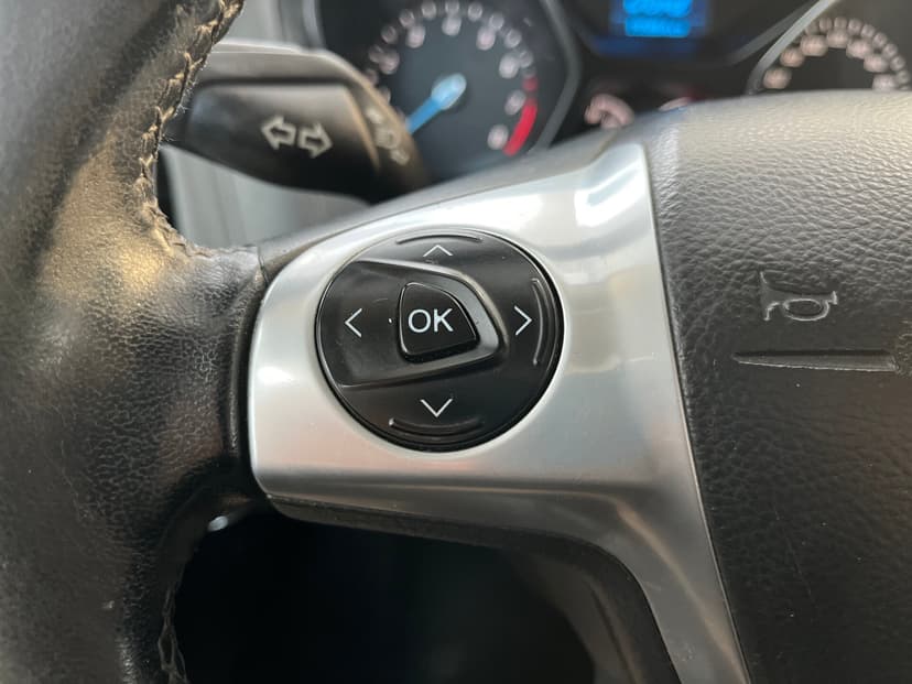 ford-focus-2014-1044-12