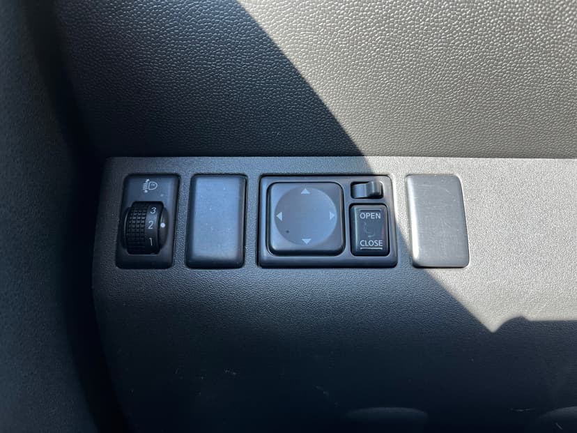 nissan-navara-2010-1193-17