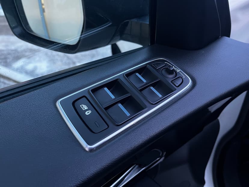 jaguar-f-pace-2016-31-21