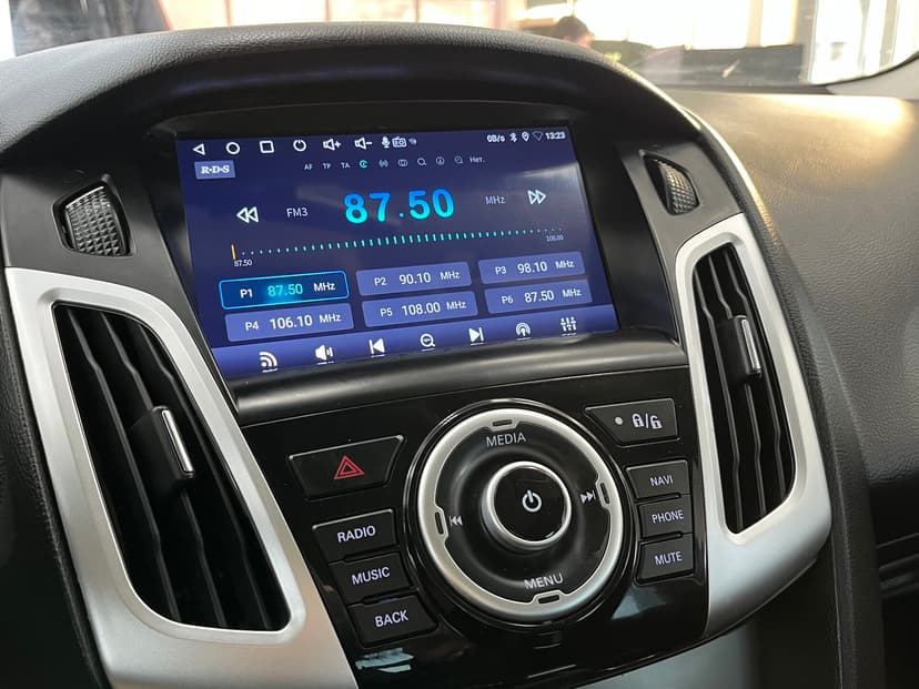 ford-focus-2014-1044-15