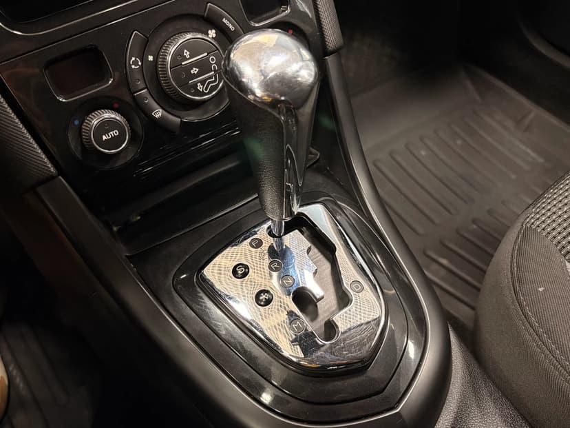 peugeot-408-2012-432-15