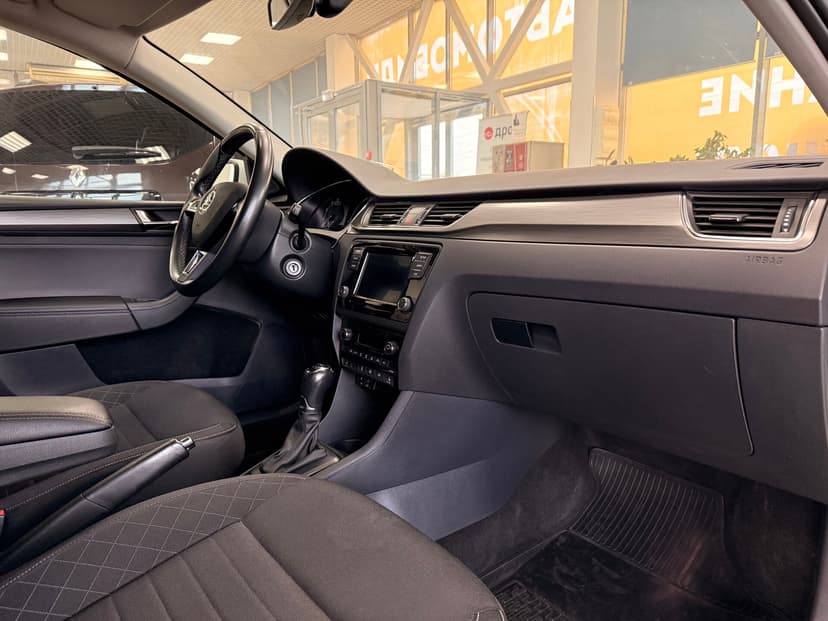 skoda-rapid-2017-522-24