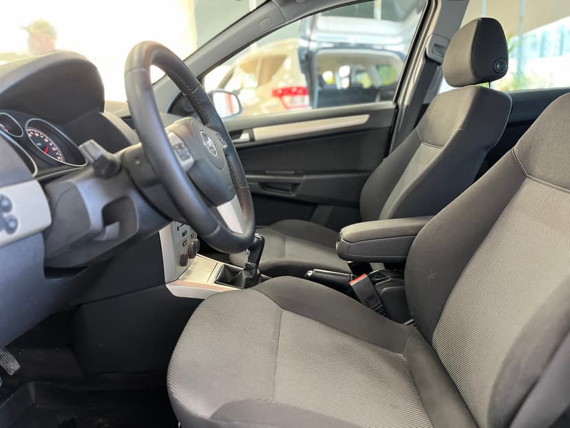 opel-astra-2008-1281-18