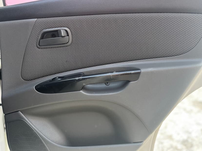 kia-rio-2011-1011-24