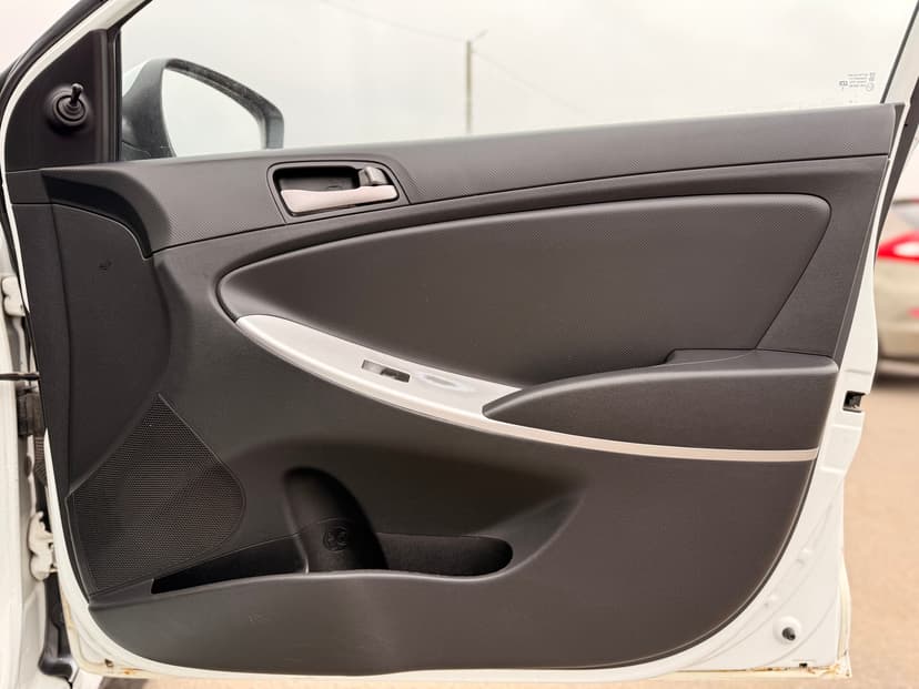 hyundai-solaris-2014-508-18