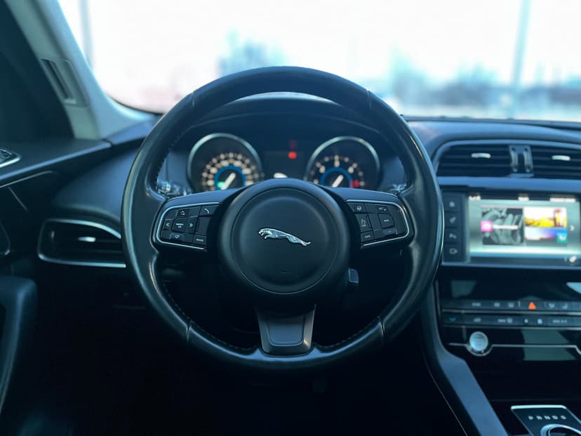 jaguar-f-pace-2016-31-13