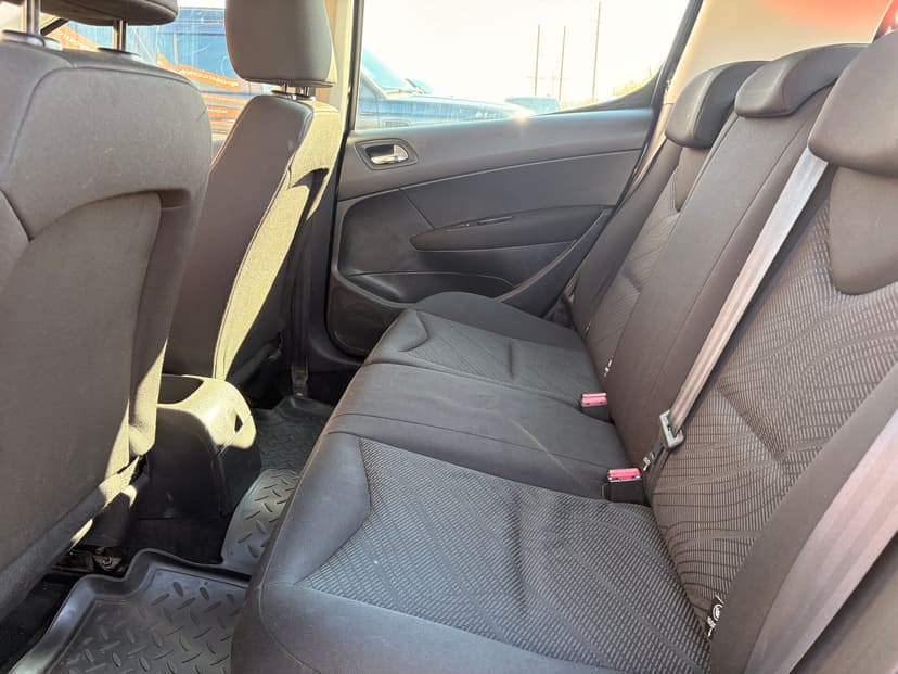 peugeot-308-2011-493-23