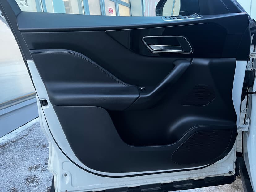 jaguar-f-pace-2016-31-20