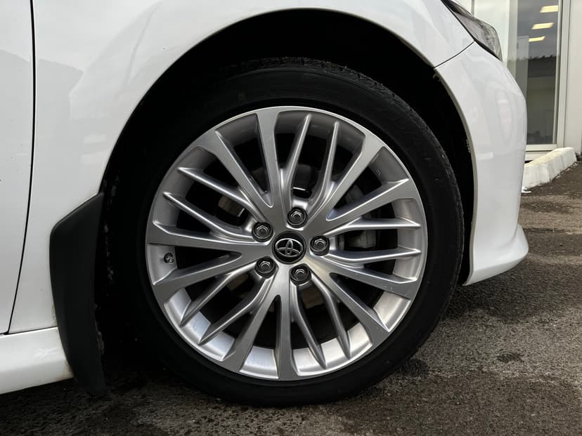 toyota-camry-2018-930-10