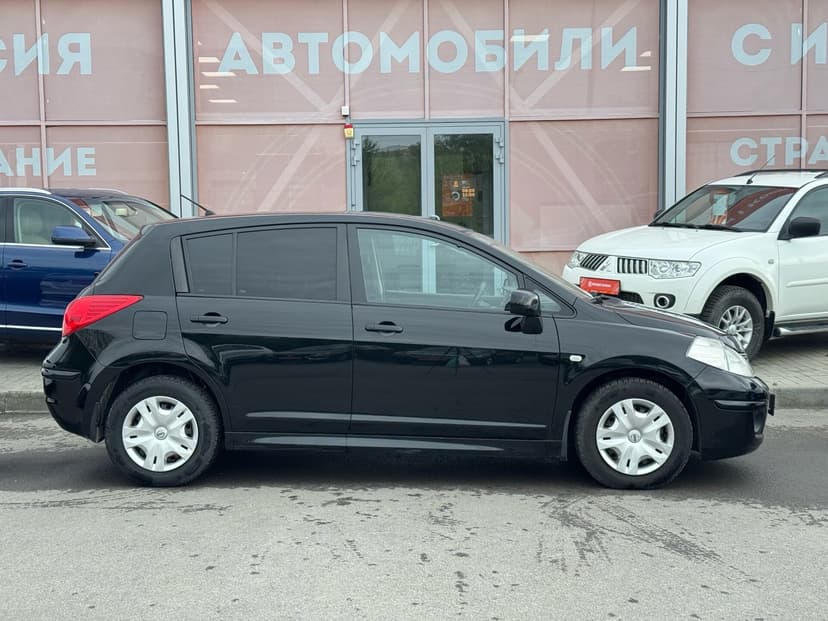 nissan-tiida-2011-122-3