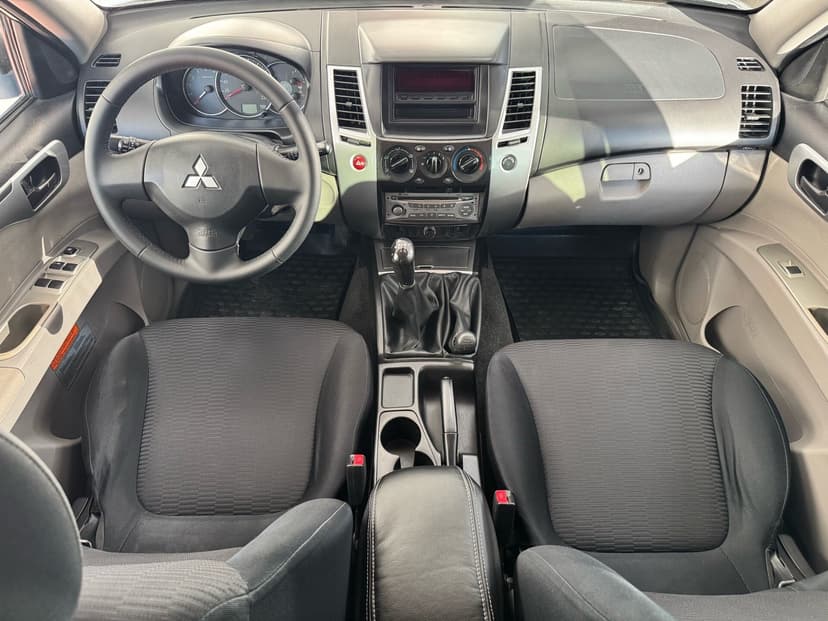mitsubishi-pajero sport-2010-113-13