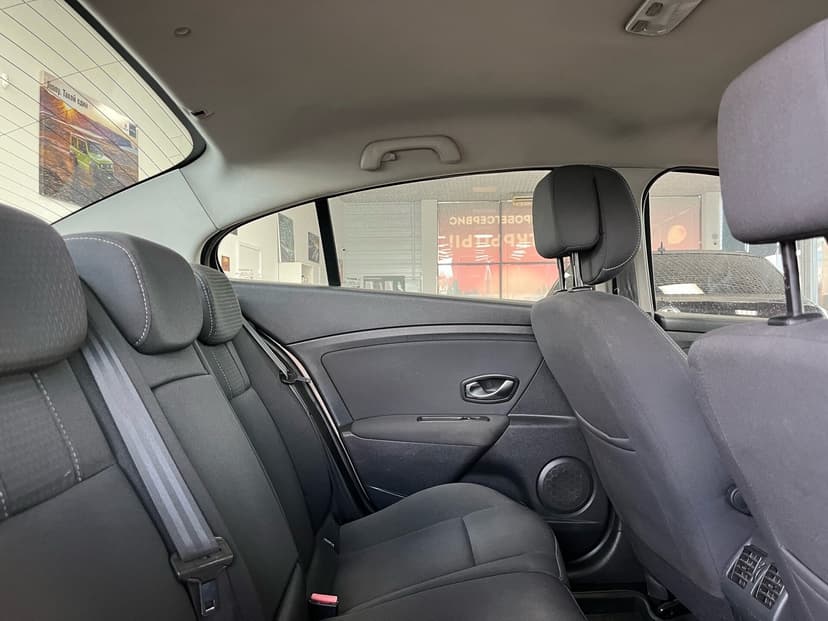 renault-fluence-2010-128-22