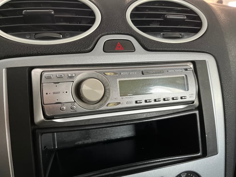 ford-focus-2006-1055-11