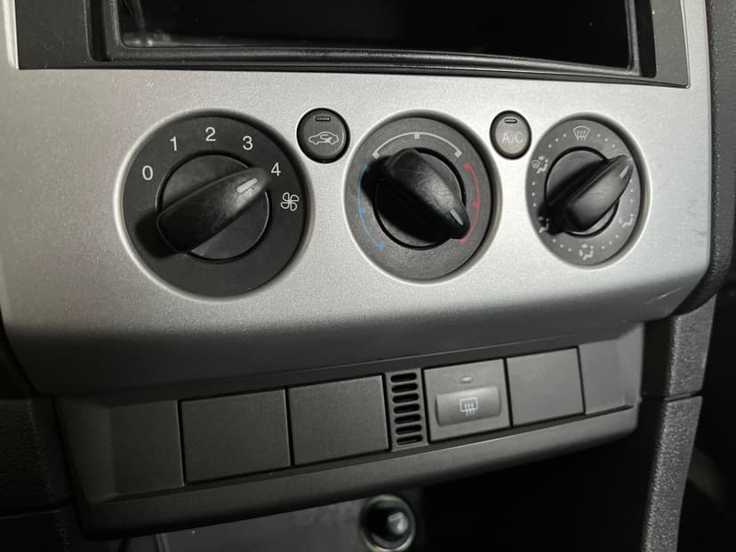 ford-focus-2006-1055-12