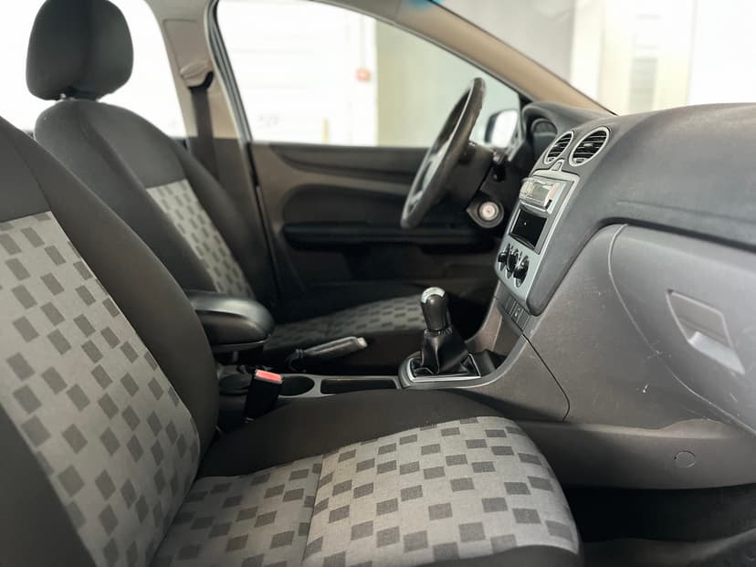 ford-focus-2006-1055-17