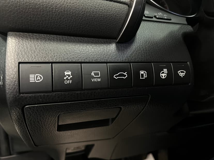 toyota-camry-2018-930-21