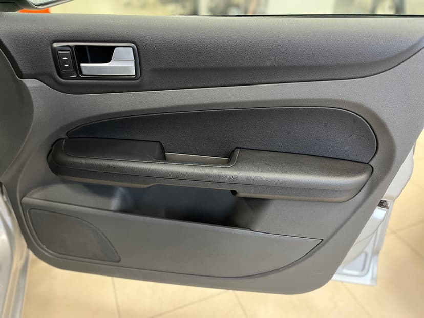 ford-focus-2006-669-18